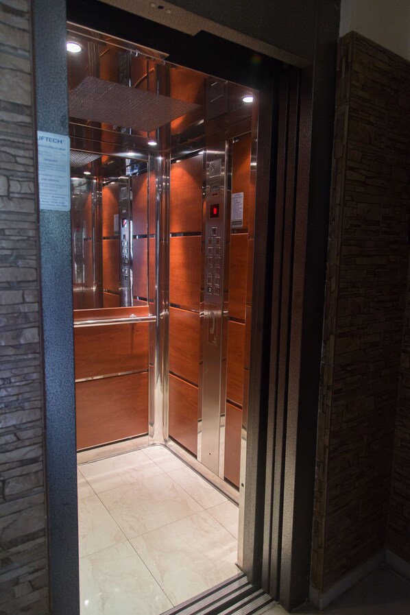 Interior - Gray House Dana 12 is with plasma TVs and fully equipped (Αθήνα)