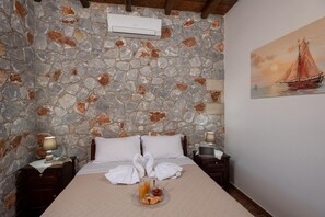 3 bedrooms, soundproofing, iron/ironing board, free WiFi - Sunset traditional house  (Ραβδούχα)