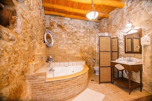 Duschwanne, Whirlpool, Haartrockner, Bidet