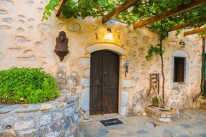 Exterior detail - Traditional Villa Askyfou (Χώρα Σφακίων)