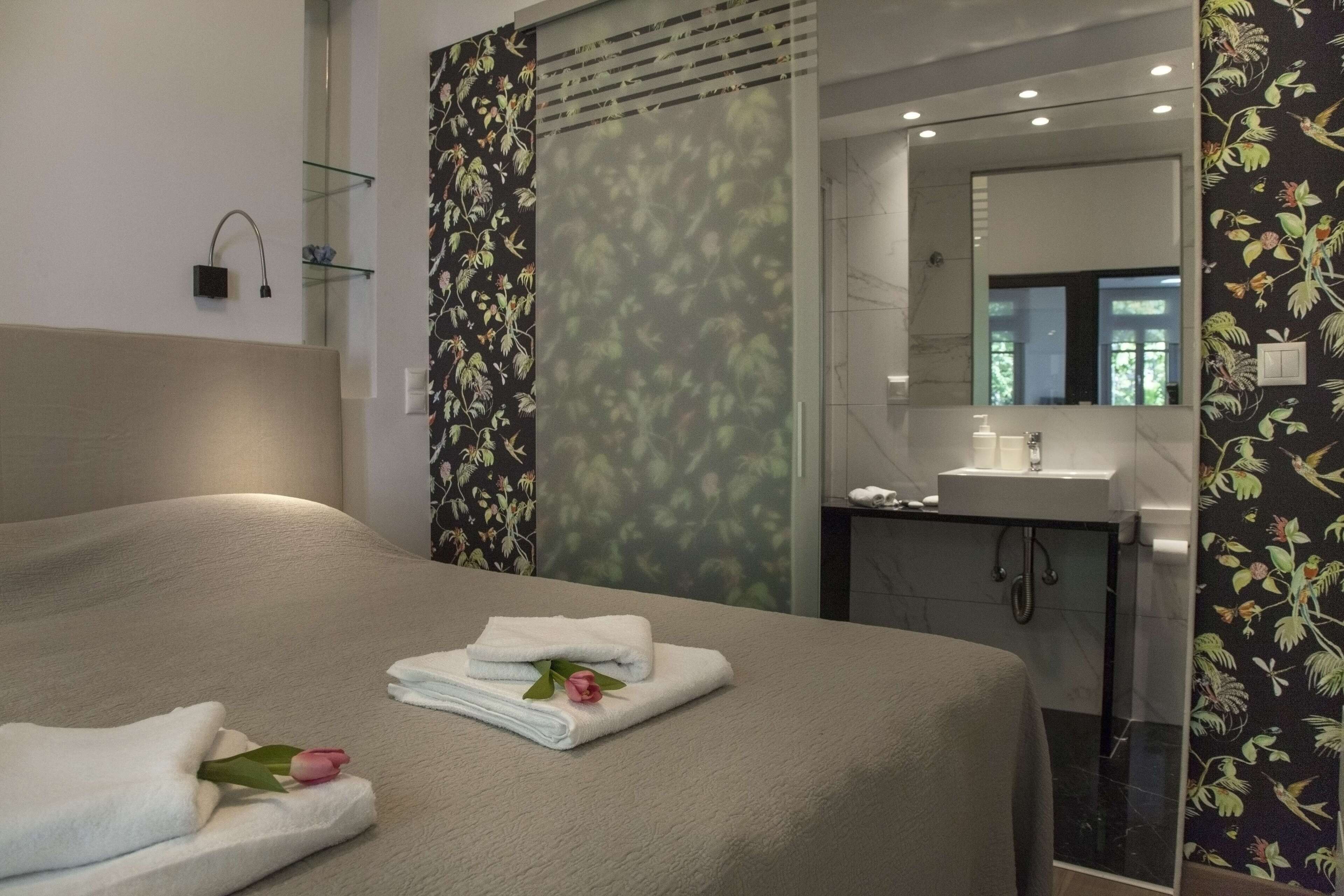 Photo - Tripodon Plaka In the shade of Acropolis by GHH