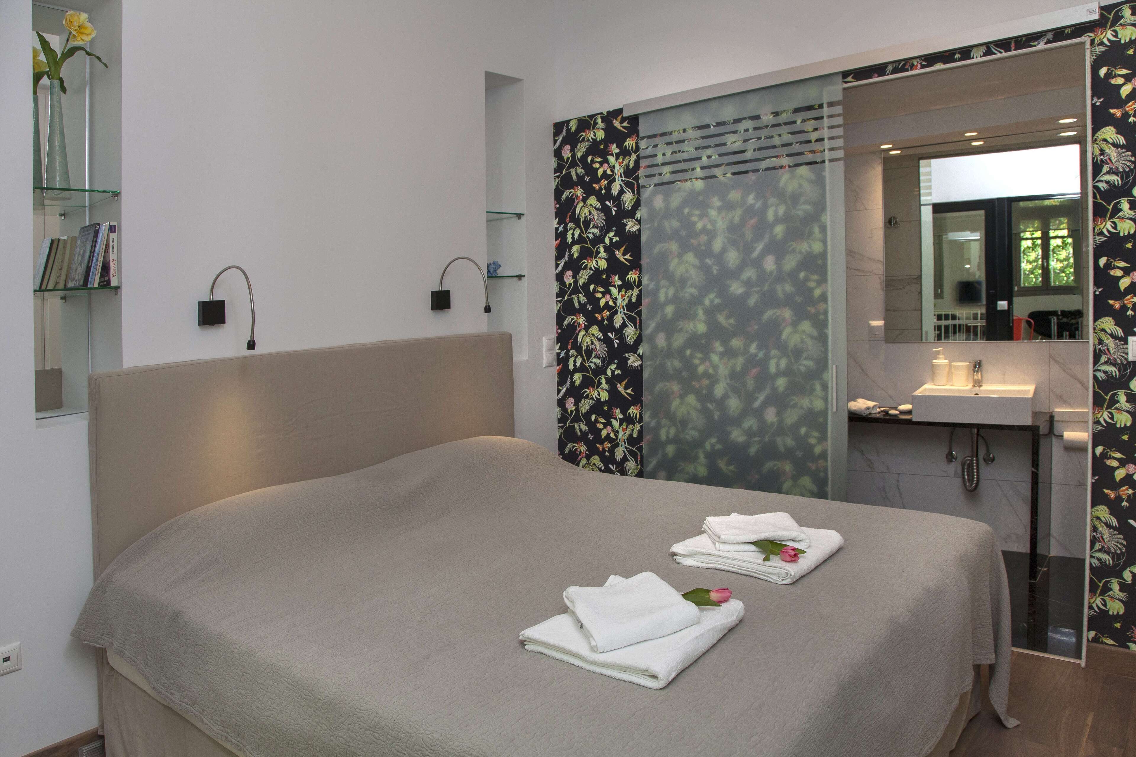 Photo - Tripodon Plaka In the shade of Acropolis by GHH