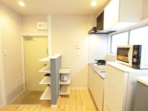 Cookware/dishes/utensils - OPENING SALECLOSE TO STATION RENOVATED (豊島区)