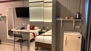 In-room safe, free WiFi, bed sheets