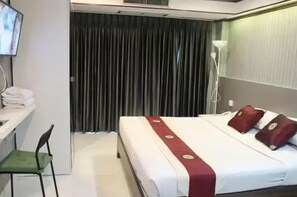 In-room safe, free WiFi, bed sheets - Chaleena Princess Ramkhamhaeng (Bangkok)