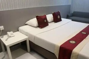 In-room safe, free WiFi, bed sheets