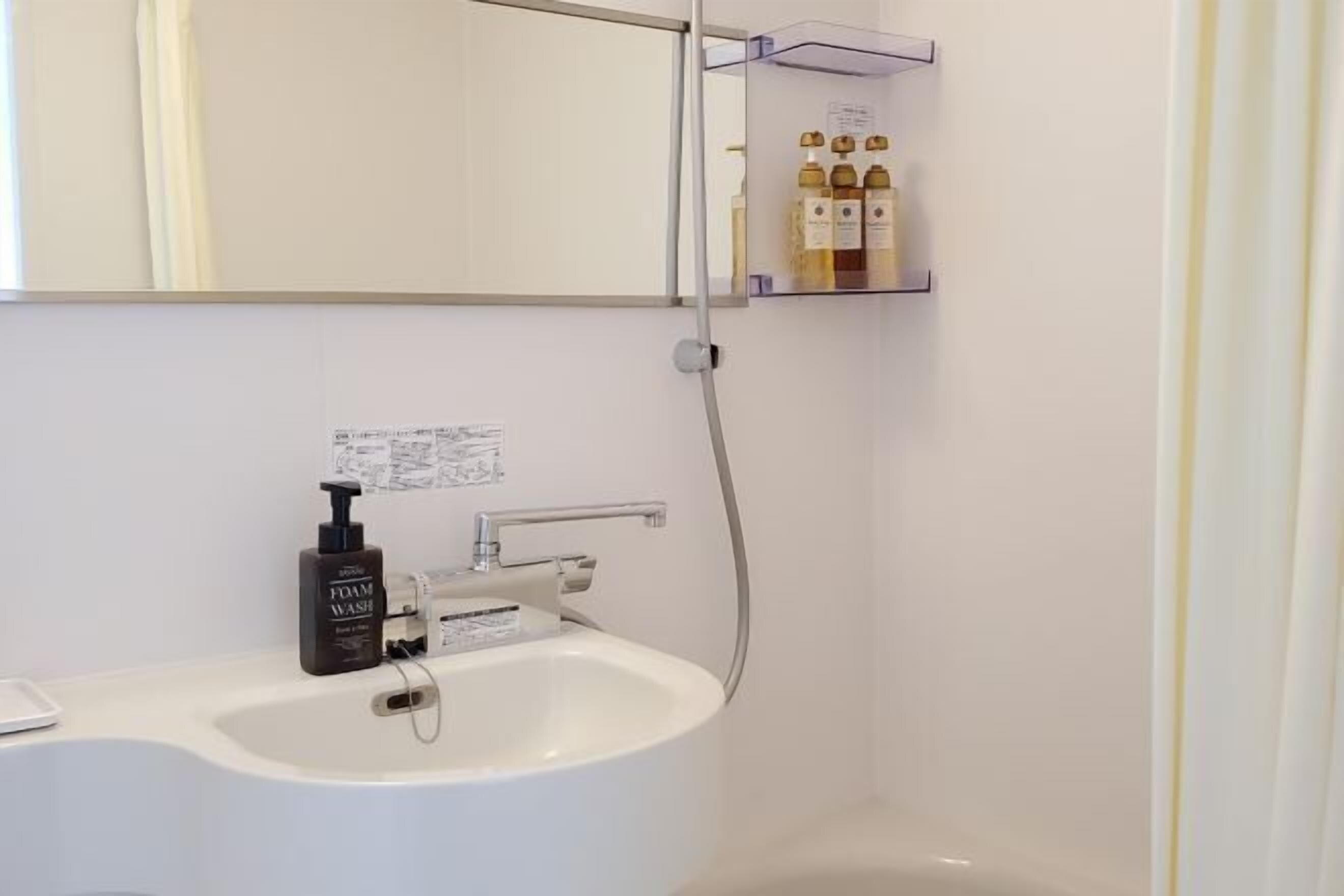 Combined shower/tub, free toiletries, hair dryer, slippers