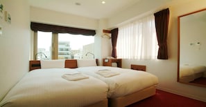 Down comforters, desk, blackout drapes, iron/ironing board - Benikea Calton Hotel Osaka Doutonbori (Osaka)