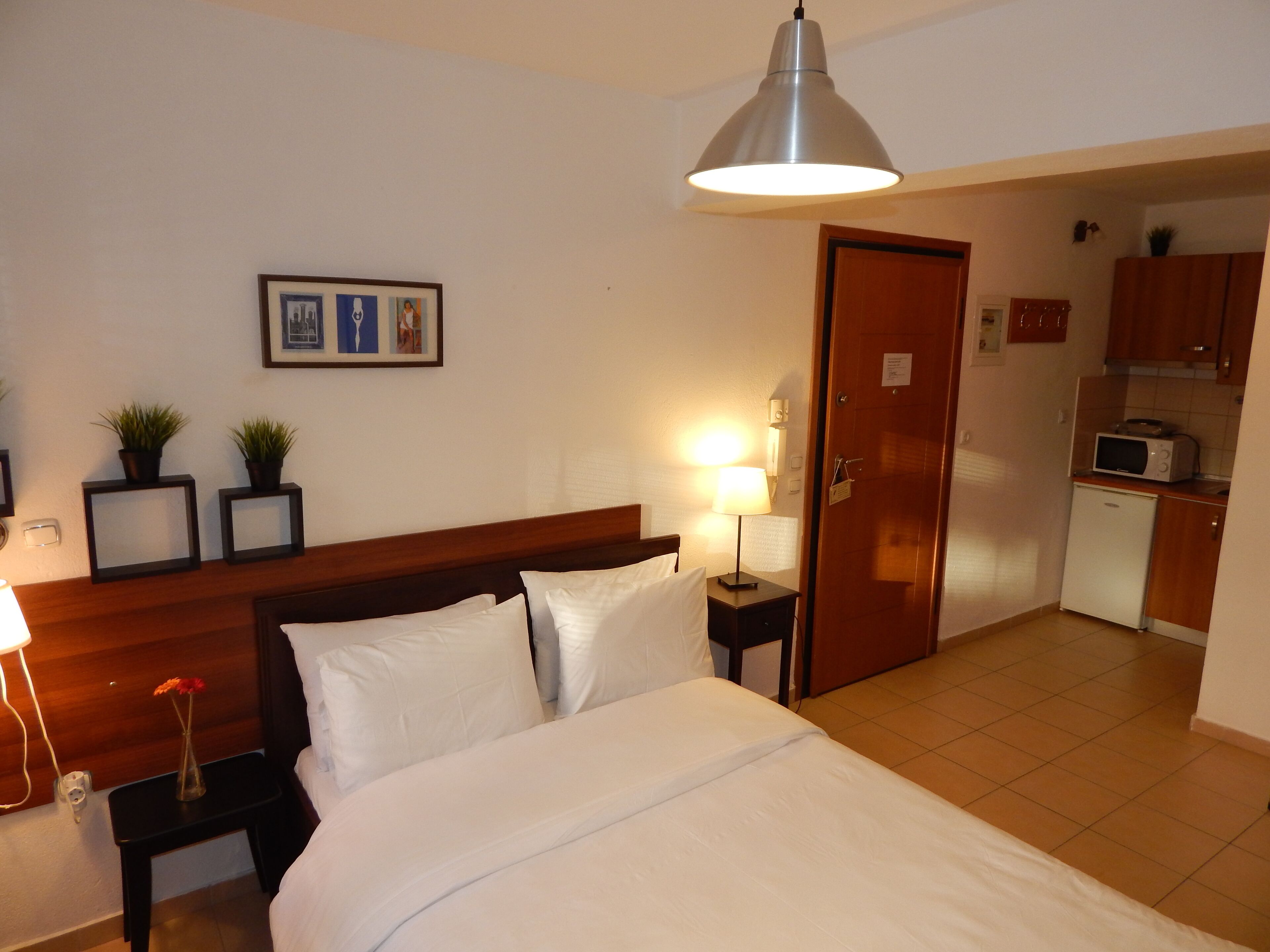 1 Schlafzimmer, Zimmersafe, Schreibtisch, Bügeleisen/Bügelbrett