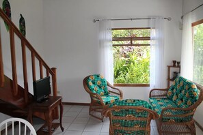 Traditional-Ferienhaus | Wohnbereich | Flachbildfernseher