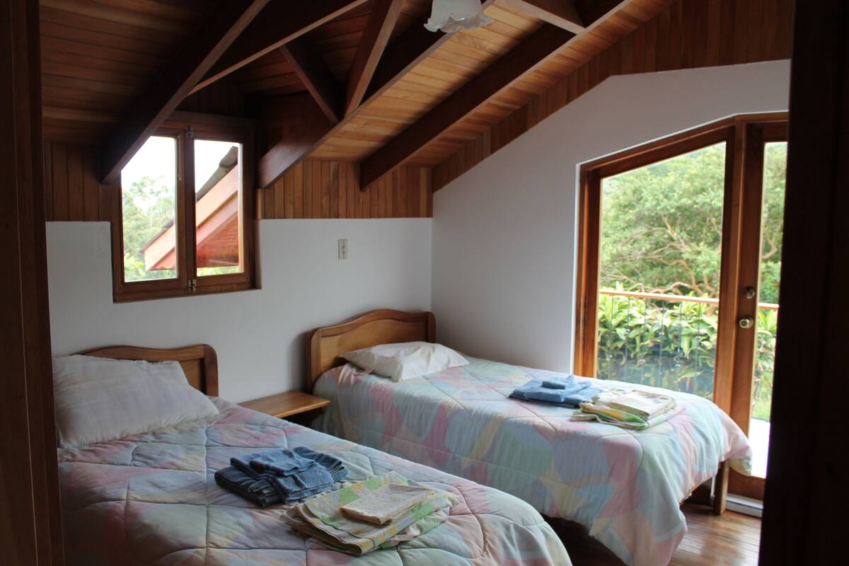 Classic House with 5 Bedrooms | 客室ごとに異なる装飾、客室ごとに異なるインテリア、ベッドシーツ