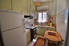 Frigorifero, forno, piano cottura, macchina per tè/caffè