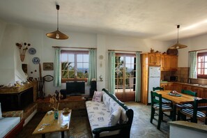 Fernseher, Kamin, Stereoanlage