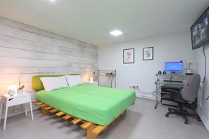 1 bedroom, desk, soundproofing, iron/ironing board - Private suite for 5-6 pepole (01) (Gedera)