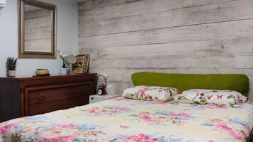 1 Schlafzimmer, Schreibtisch, schallisolierte Zimmer
