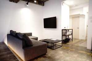 Desk, free WiFi, bed sheets - The Gate Casa Familiar (Fukuoka)