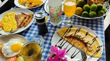 Petit déjeuner continental (85000 IDR par personne)