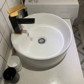 Deluxe Room | Bathroom