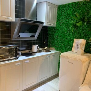 Deluxe Room | Private kitchenette
