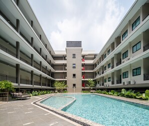 Skrivebord, skrivebord for bærbar PC, wi-fi (inkludert) og sengetøy