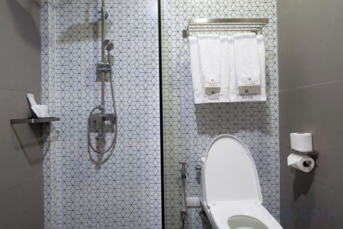 Bathroom | Shower, free toiletries, hair dryer, slippers