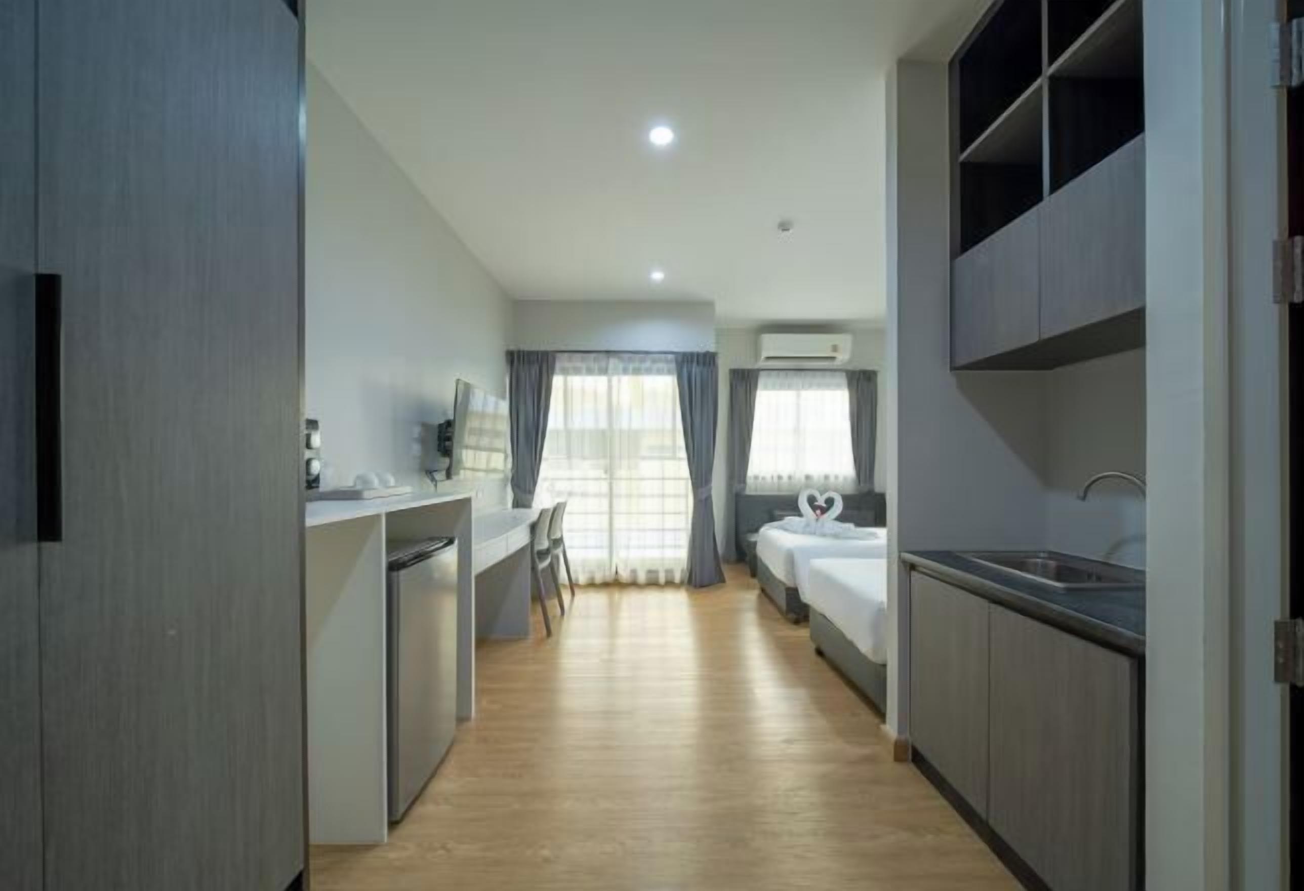 Desk, laptop workspace, free WiFi, bed sheets