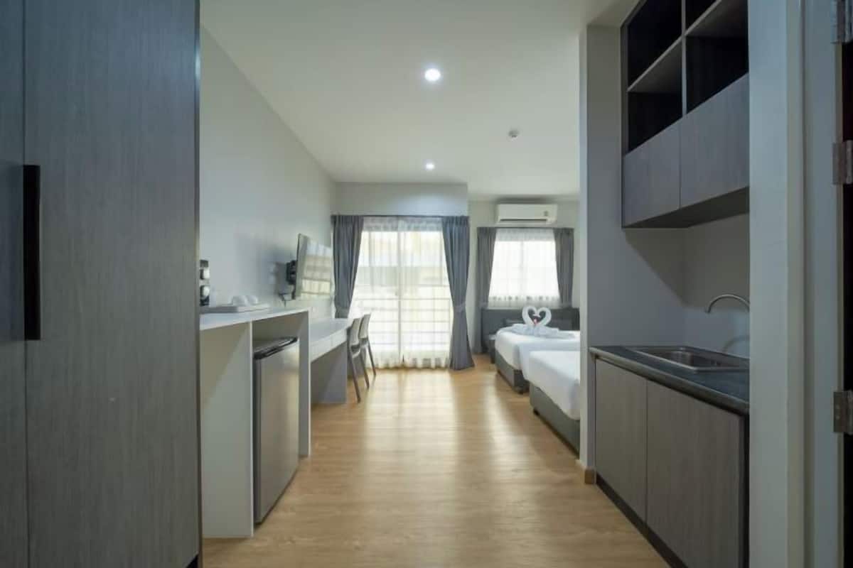 Desk, laptop workspace, free WiFi, bed sheets