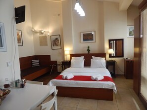Iron/ironing board, free WiFi, bed sheets