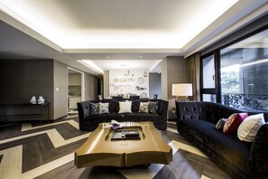 TV - 花園景觀豪華公寓(2樓),搭車5分鐘到101大樓,步行10分鐘到捷運站站,室內180平方公尺大空間 (台北)