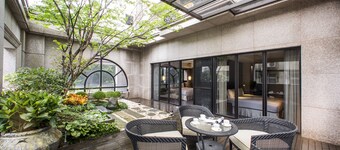 花園景觀豪華公寓(2樓),搭車5分鐘到101大樓,步行10分鐘到捷運站站,室內180平方公尺大空間