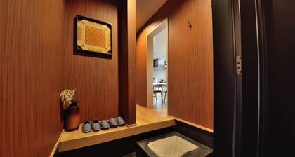 Kyoto / Nishijin area Une annexe d'une maison de ville de luxe rénovée de façon moderne