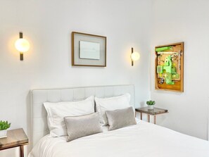 2 室のベッドルーム、WiFi (無料)、ベッドシーツ