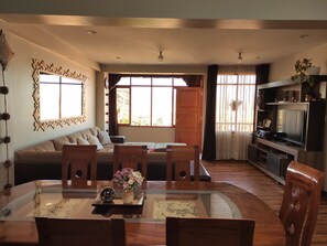 Apartament executiu, 3 dormitoris, vistes a la ciutat, torre | Sala d'estar