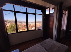 Executive-Apartment, 3 Schlafzimmer, Stadtblick, Turm | Wohnbereich