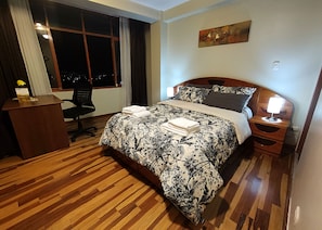 Executive-Apartment, 3 Schlafzimmer, Stadtblick, Turm | 3 Schlafzimmer, kostenloses WLAN, Bettwäsche