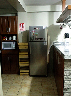 Dishwasher, griddle, cookware/dishes/utensils