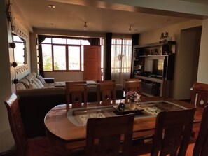 Executive Apartment, 3 Bedrooms, City View, Tower | Living area