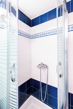 Shower, hair dryer, towels, soap - Comfortable apartment in the center of Heraklion (ηρακλειο)