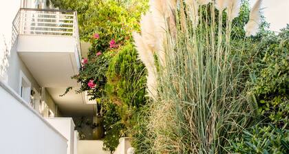 Sea Horizon Apartments