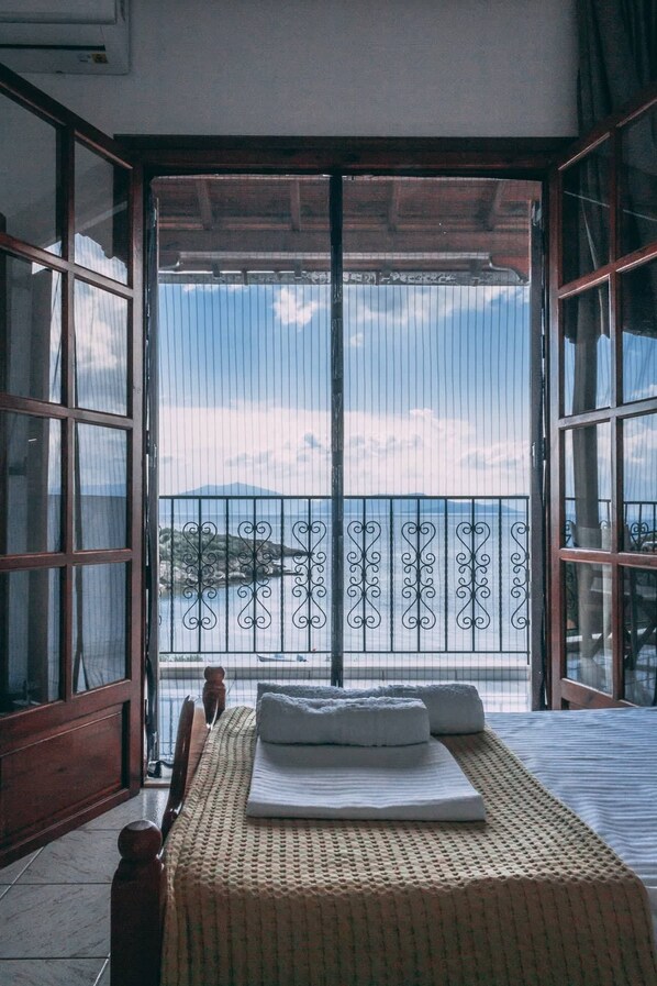 4 bedrooms, Internet - AMA 00000007016 (Μάραθος)