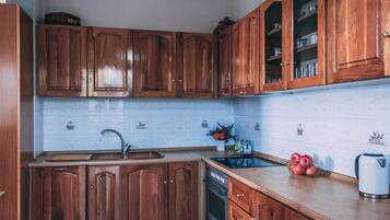Microwave, dishwasher, coffee/tea maker, toaster