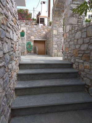 Property grounds - AMA 00000007016 (Μάραθος)