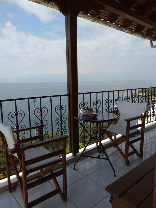 تناول الطعام بالخارج