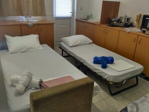 1 chambre, fer et planche à repasser, Wi-Fi, draps fournis