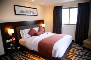 In-room safe, desk, blackout curtains, soundproofing - Avari Xpress Gulberg (Lahore)