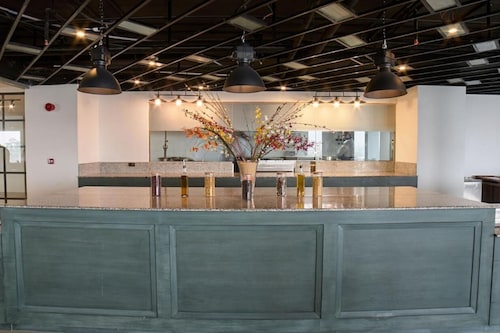 Avari Xpress Gulberg