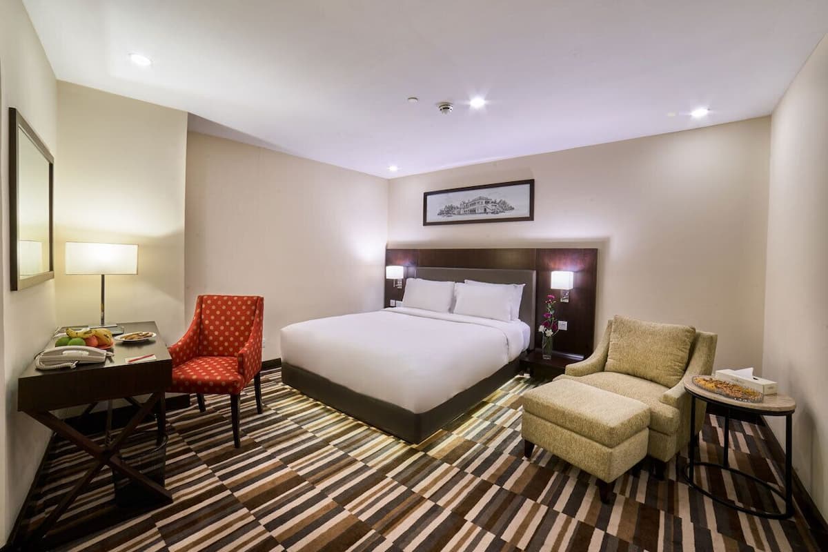 1 bedroom, in-room safe, desk, blackout curtains