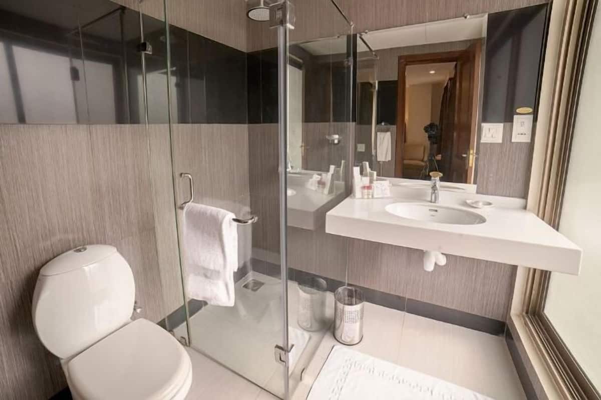 Gratis toalettartiklar, hårtork, badrock och tofflor