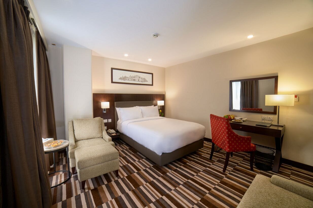 superior queen room | city view