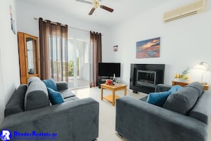 Flat-screen TV, fireplace, DVD player